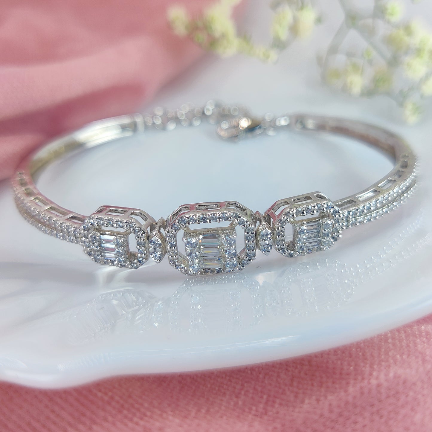 Timeless Grace Kada Bracelet