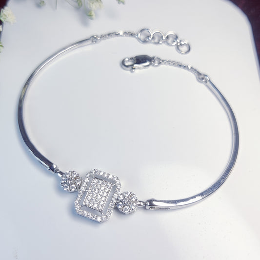 Celestia Radiance Chain Bracelet