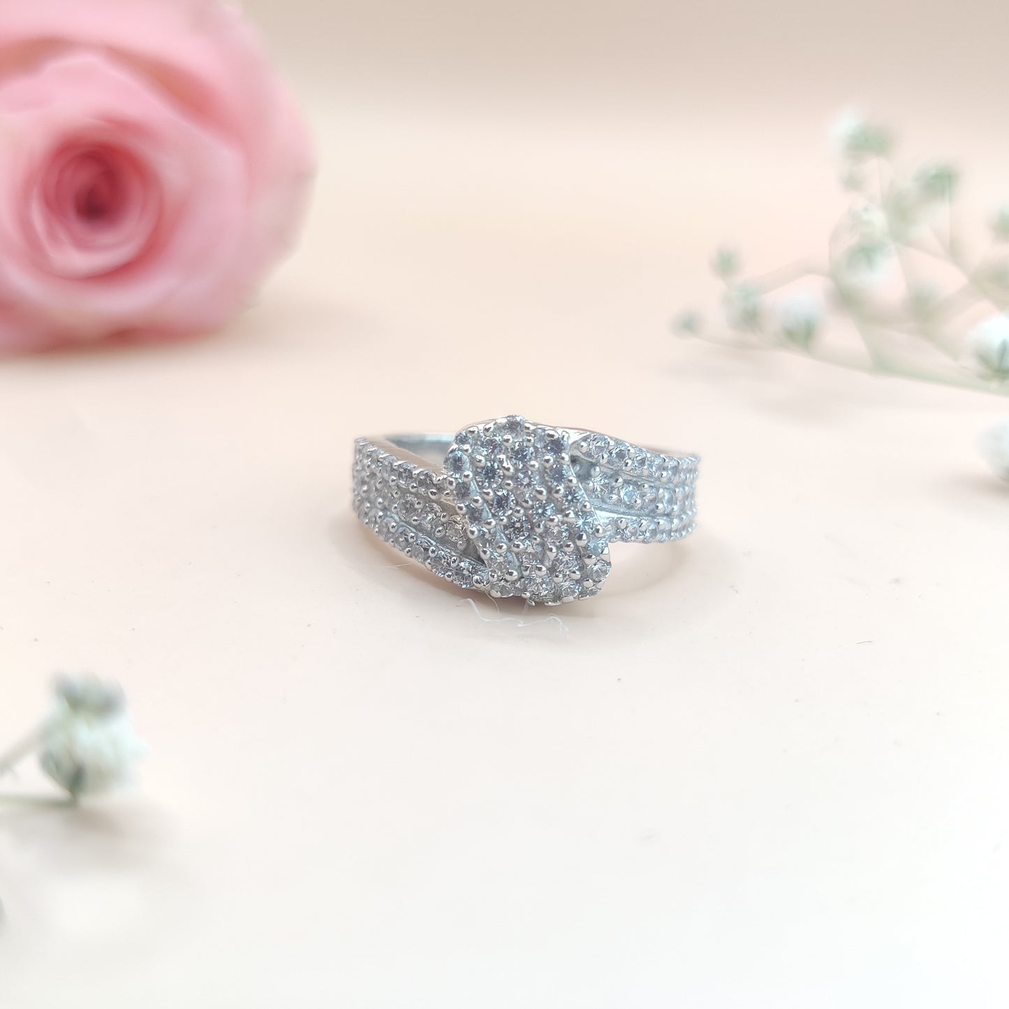 Sparkling Knot Endless Elegance Silver Ring
