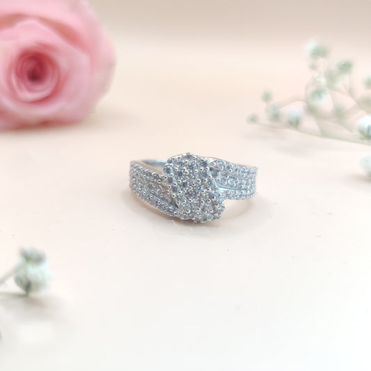 Sparkling Knot Endless Elegance Silver Ring