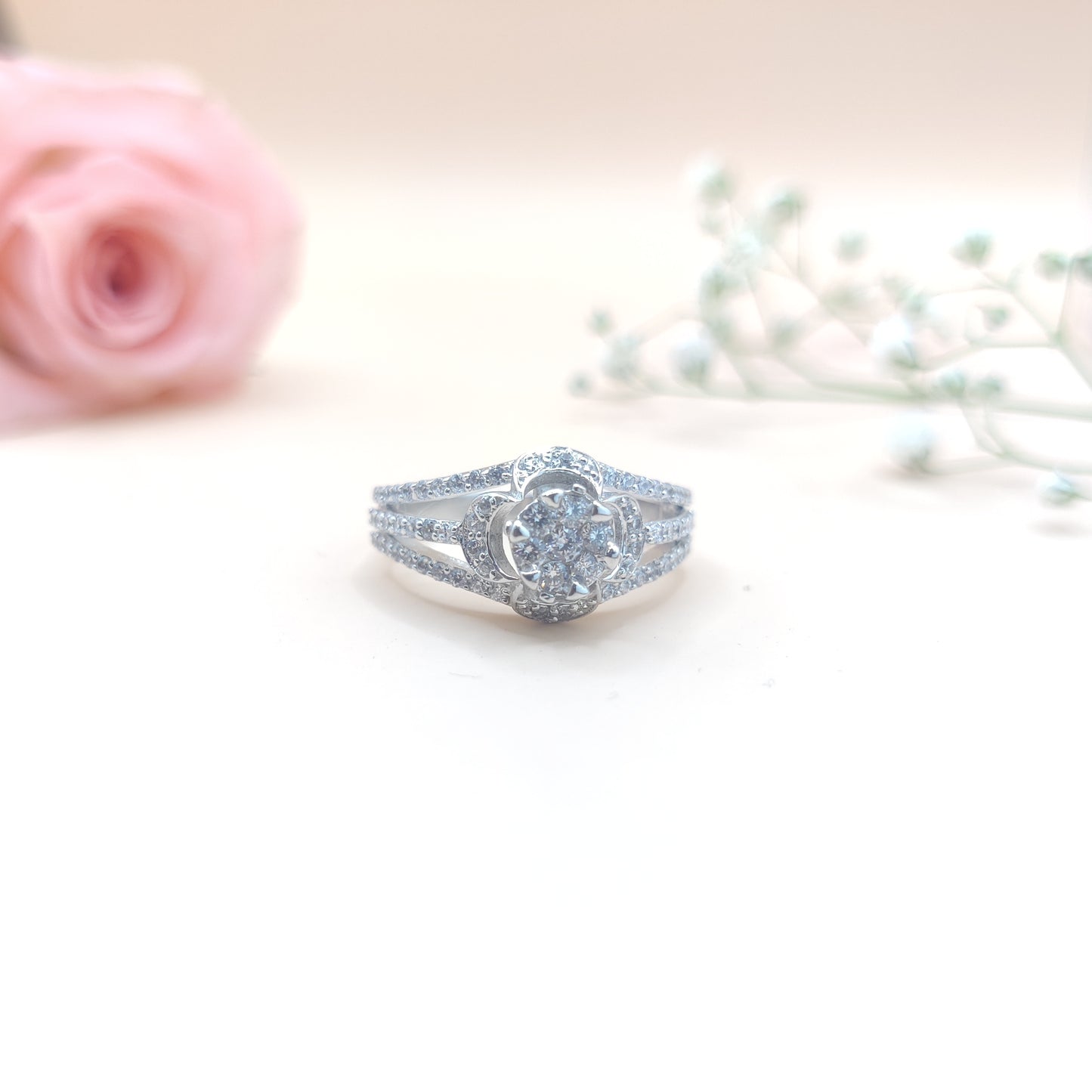 Elegant Petal Design Floral Silver Ring - Perfect for Nature Lovers