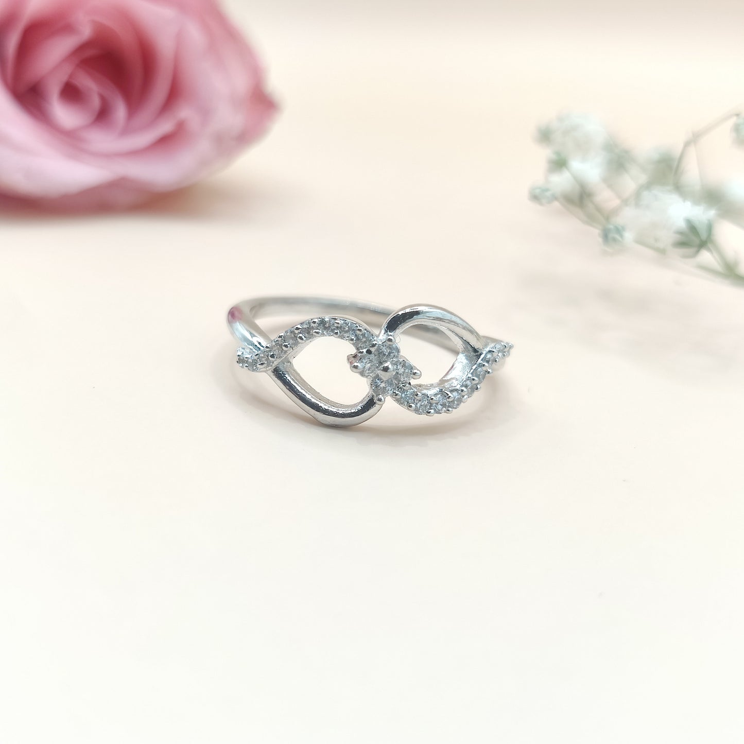 Endless Delicate Twist Silver Ring