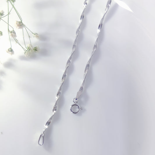 Twisting Grace Silver Chain