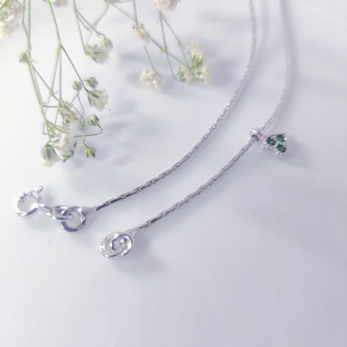 Emerald Glow Heart Chain