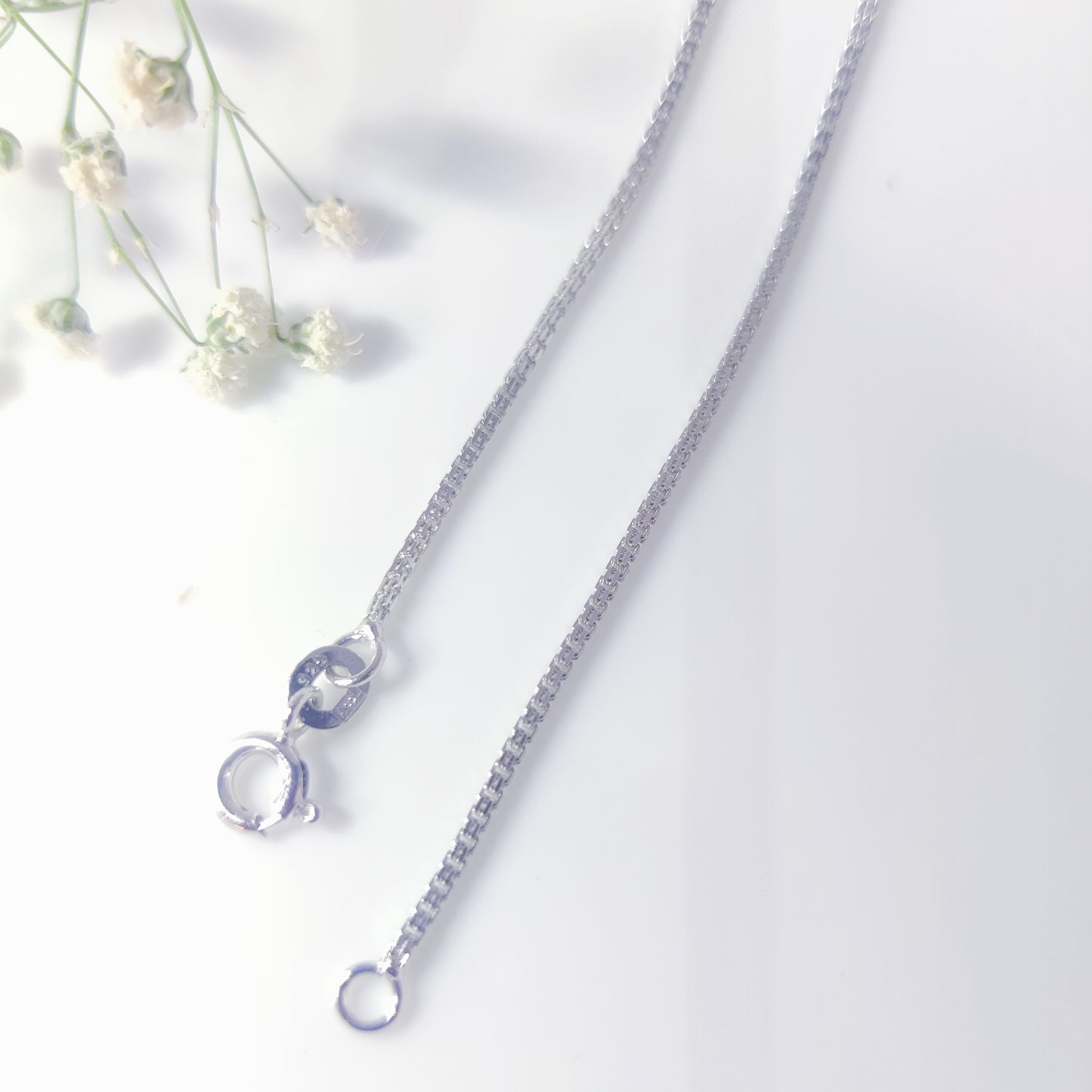 Radiant Strength Box Unisex Silver Chain