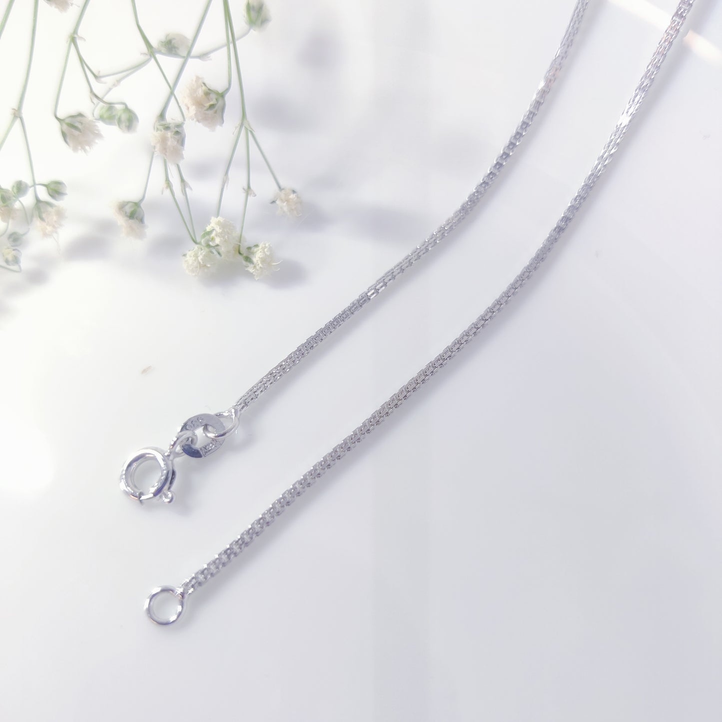 Radiant Strength Box Unisex Silver Chain