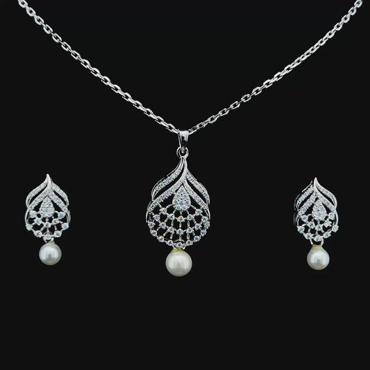 Teardrop Waltz Necklace Set