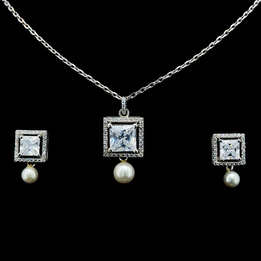 Pearl Play Affair Necklace Set