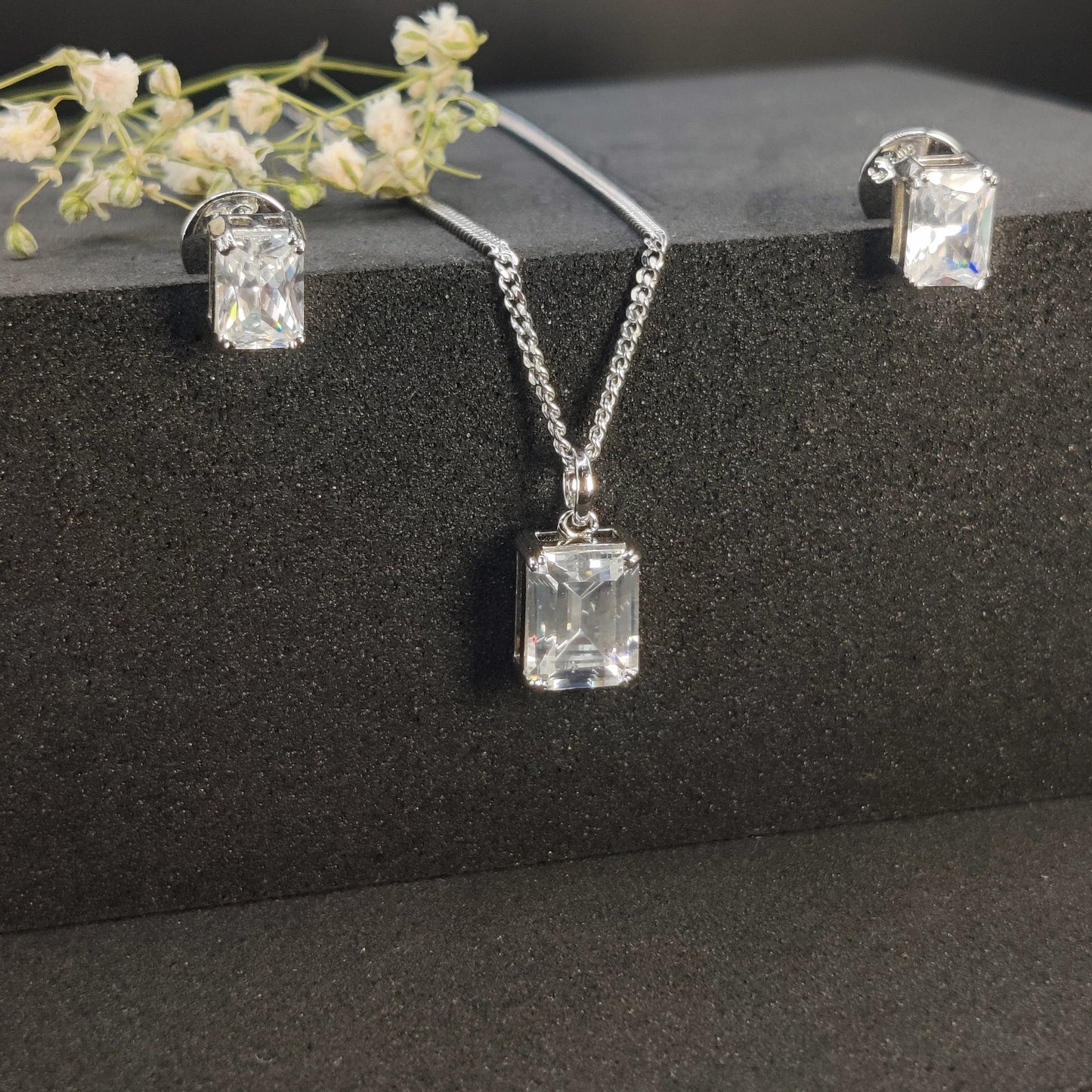 Eyes on Ice Necklace Set