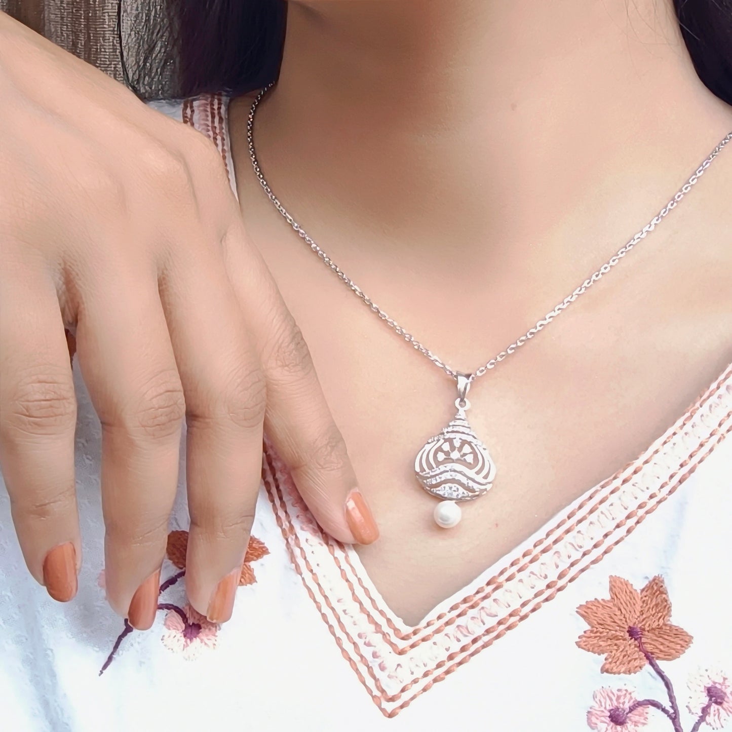 Pearl Whisper Bloom Necklace Set