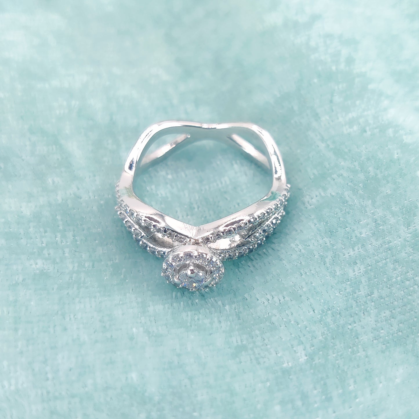 Criss Cross Crown Halo Ring