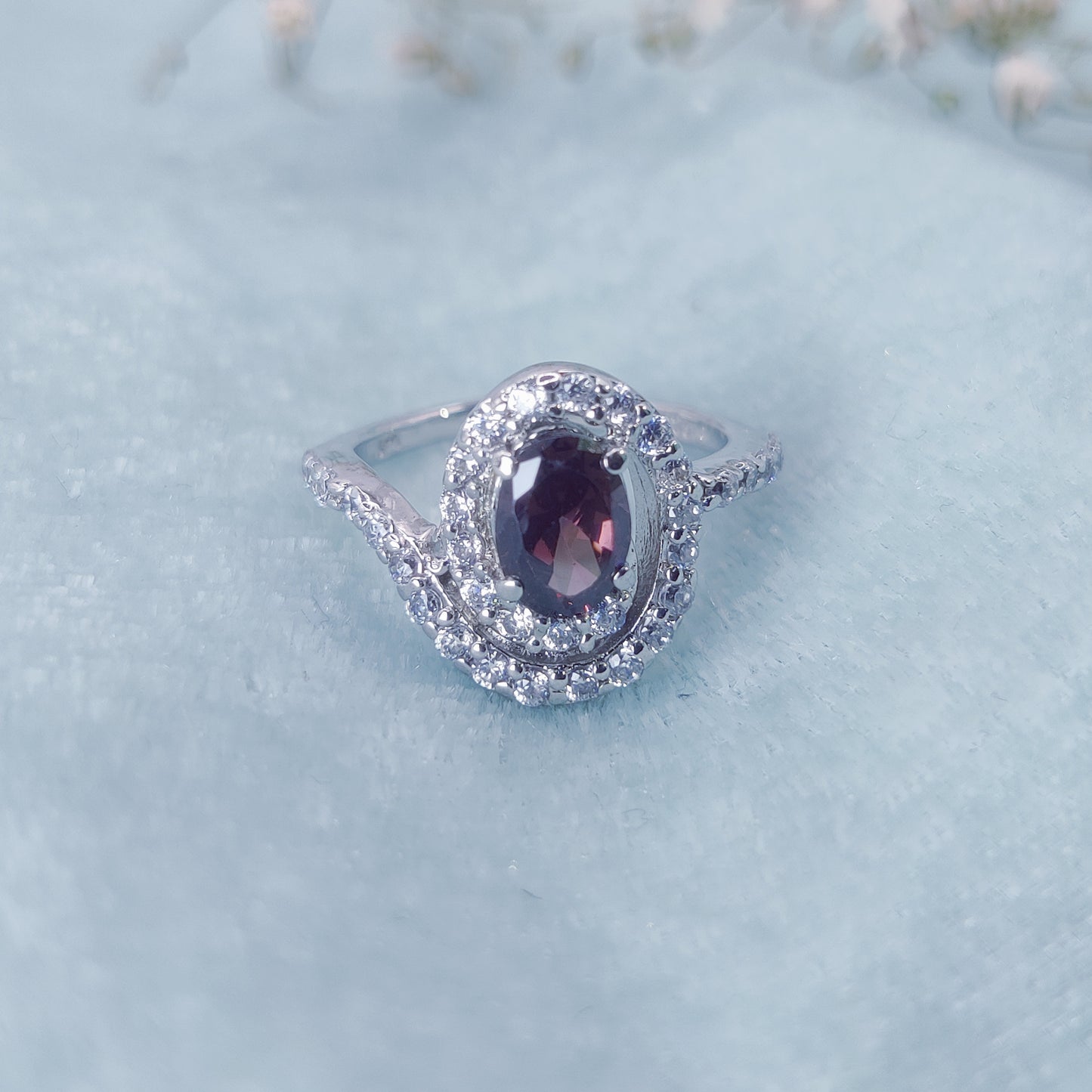 Midnight Twist Oval Ring