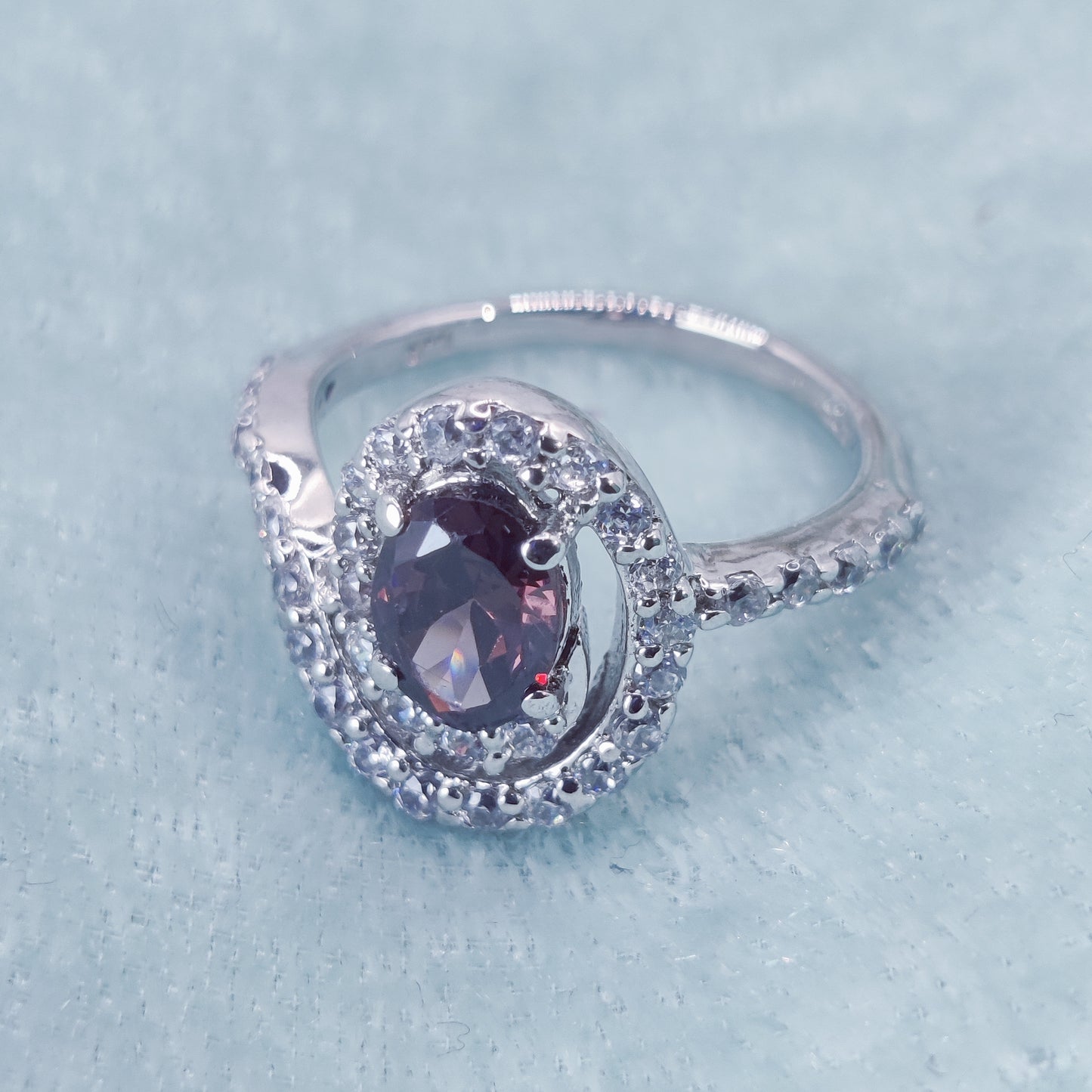 Midnight Twist Oval Ring