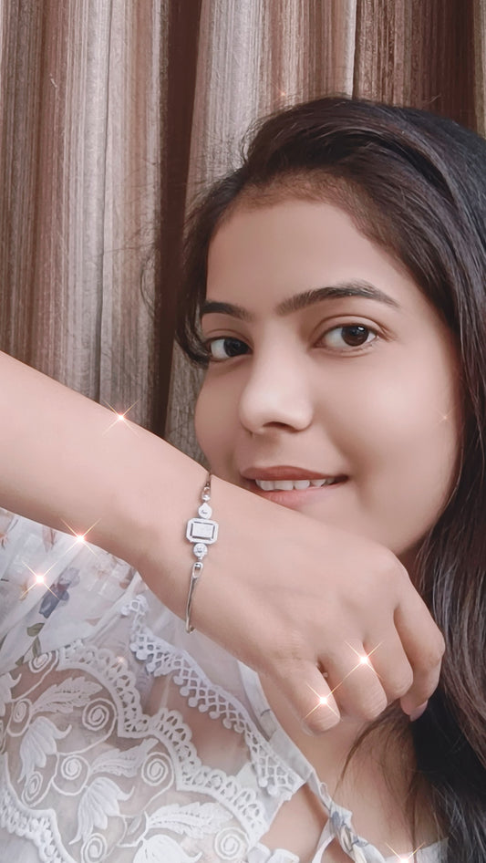 Celestia Radiance Chain Bracelet