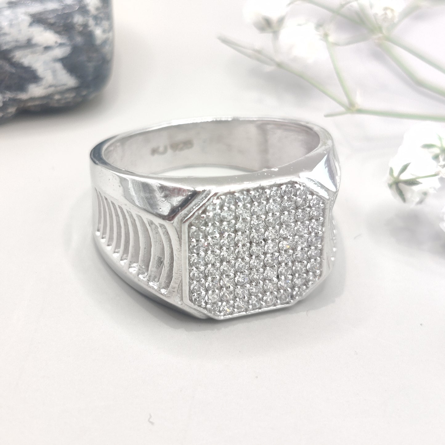 Charming Crosshatch Pattern Silver Ring