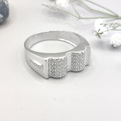Elegant V-Shaped Circular Design Silver Ring
