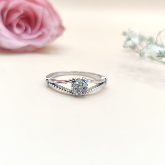 Delicate Beauty – Zirkon Cluster Ring