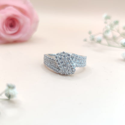 Sparkling Knot Endless Elegance Silver Ring