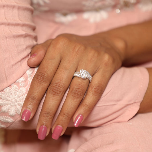 Sparkling Knot Endless Elegance Silver Ring