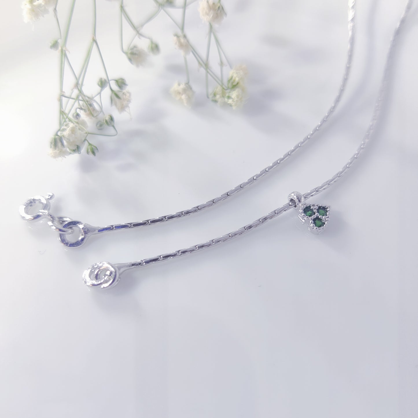 Emerald Glow Heart Chain
