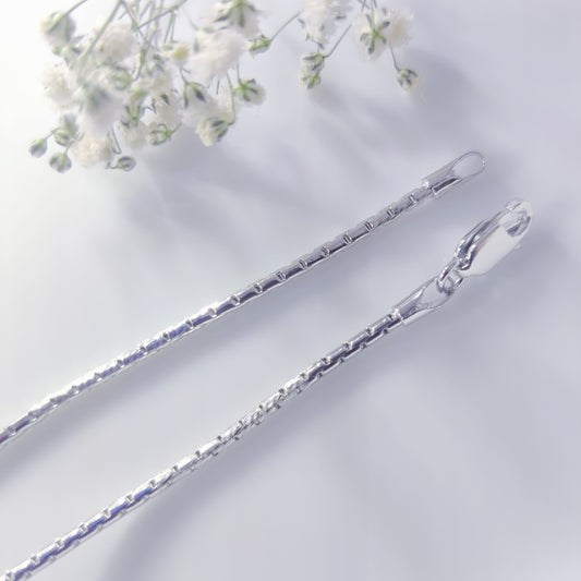 Elegant Glimmer Silver Chain