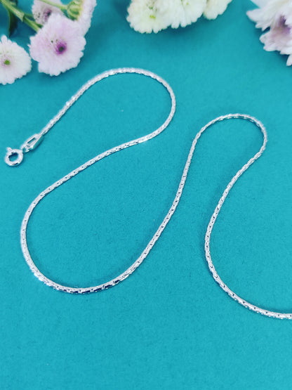 Elegant Glimmer Silver Chain