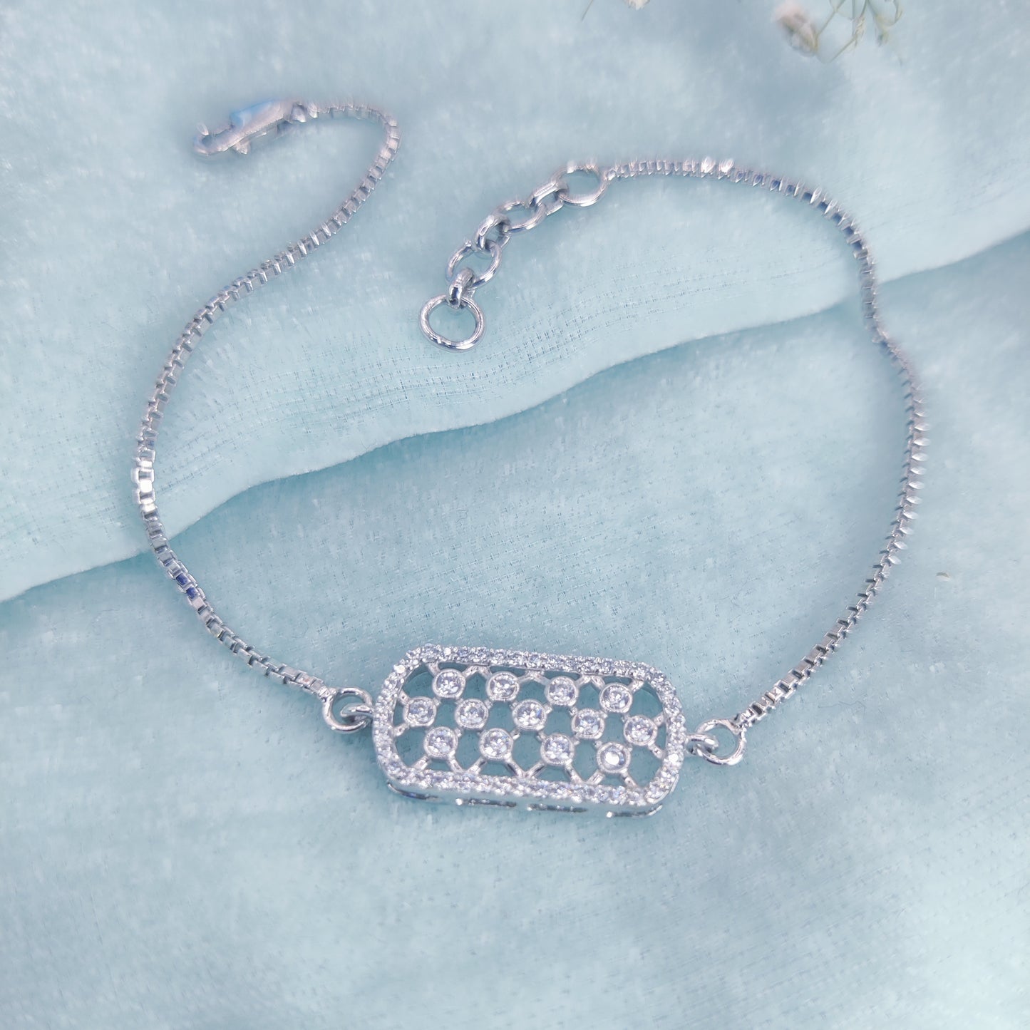 Whispers of Shine Chain Bracelet