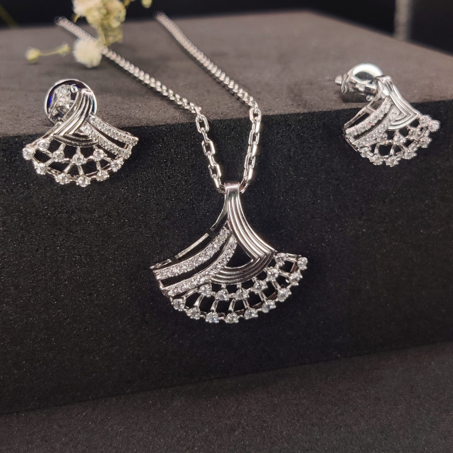 Dancing Dewdrops Necklace Set
