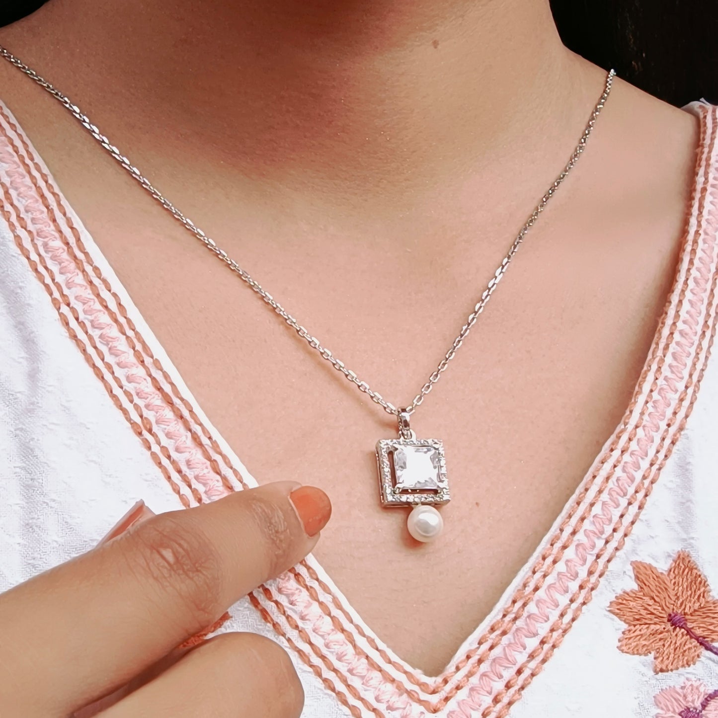 Pearl Play Affair Necklace Set