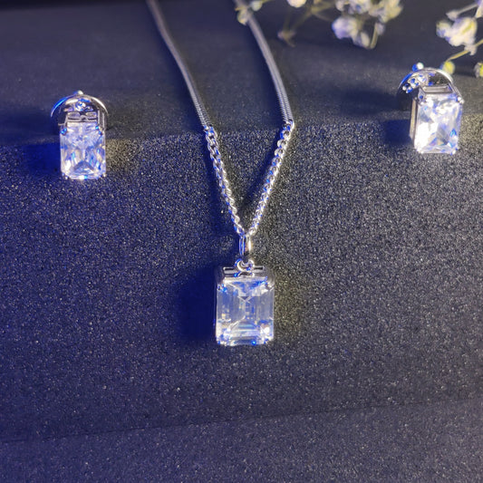 Eyes on Ice Necklace Set